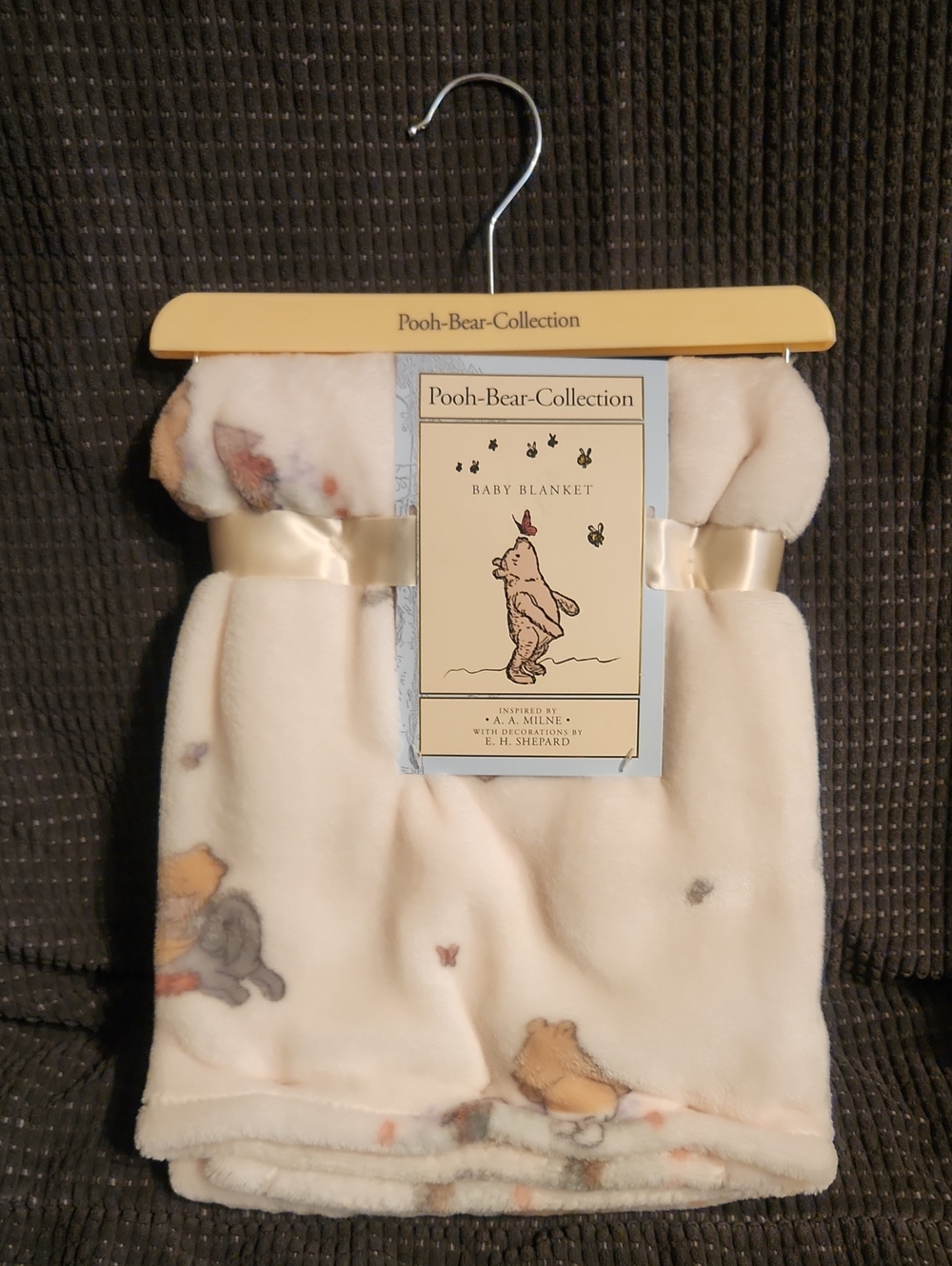 NWT Classic Winnie Pooh Bear Piglet Eeyore Peach Baby Plush Blanket 30" X 40"